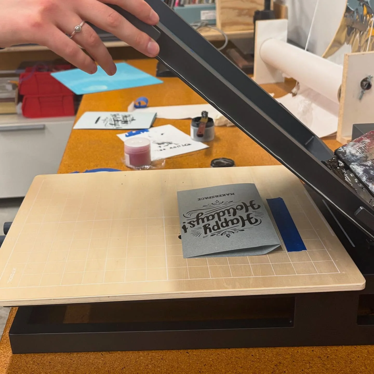 [Workshop] Laser Screen Printing: X-mas Cards with xTool S1 and Screen Printer